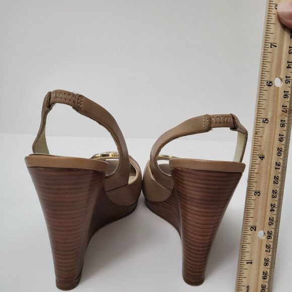 MICHAEL KORS Rochelle Heels 8 Peep Toe Tan Leather Gold MK Wedge Slingback - Picture 4 of 9
